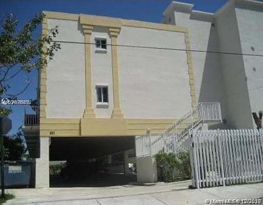 SHARE SPACE IN  APARTMENT