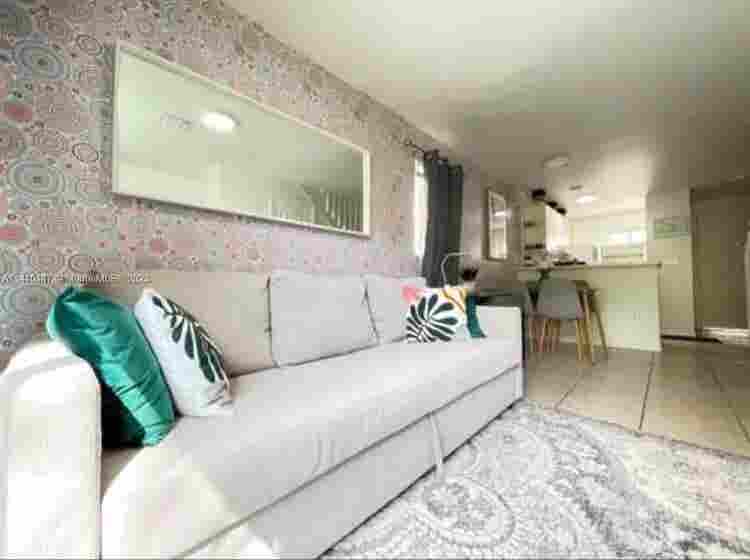 SHARE SPACE IN  APARTMENT
