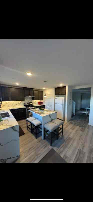 Lake Elsinore Room- w/Utilities