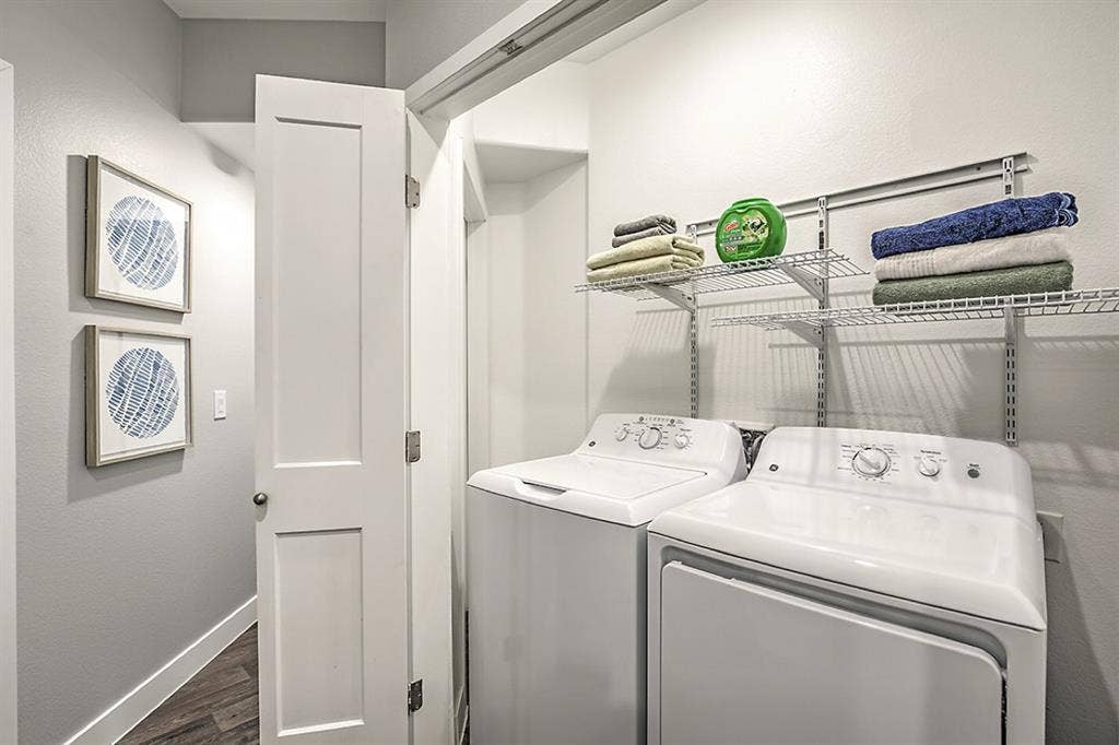 Looking for a roommate (: