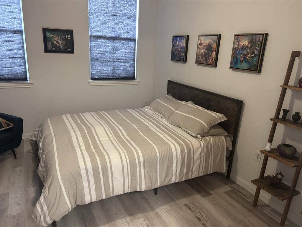 Short-term room 4 rent downtown