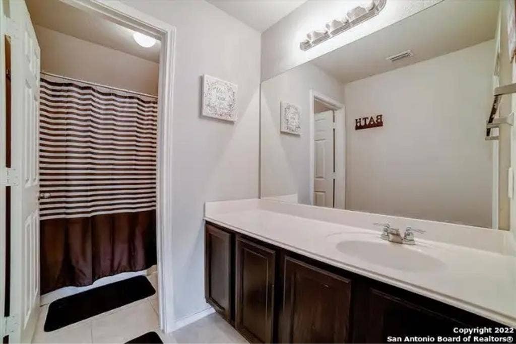 Looking for roomate