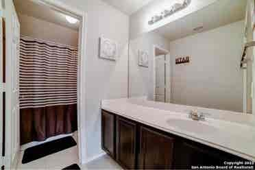 Looking for roomate