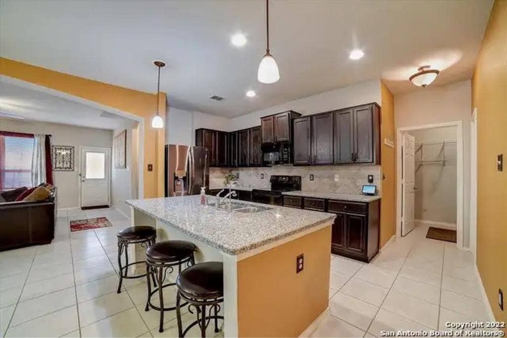 Looking for roomate