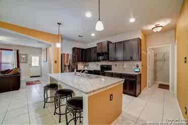 Looking for roomate