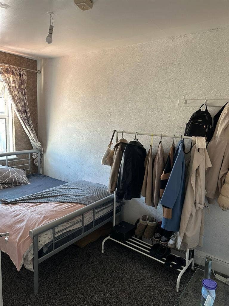 Single furnished bedroom