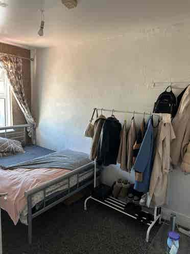 Single furnished bedroom