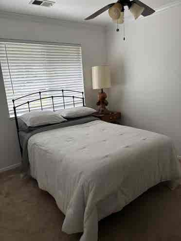 Bedroom and Private Bathroom 4 Rent