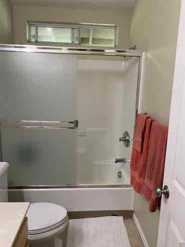 Bedroom and Private Bathroom 4 Rent