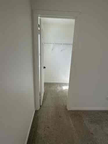 Spacious Room in Quiet Home