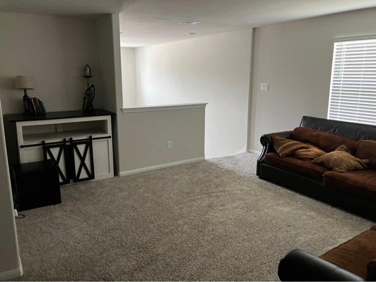 Looking for 2 Christian roommates