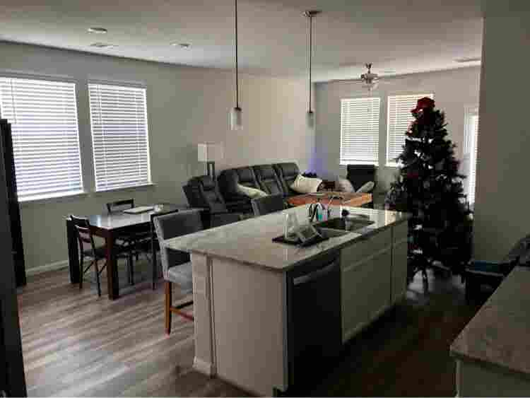 Looking for 2 Christian roommates