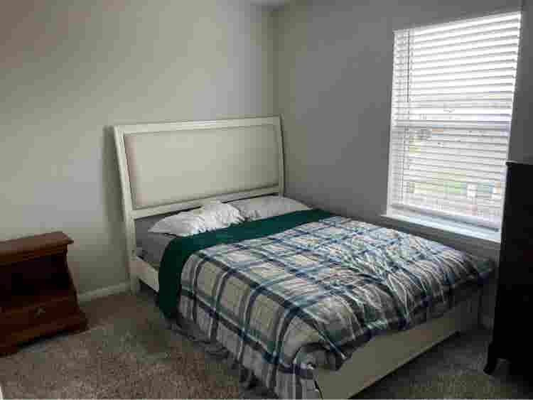 Looking for 2 Christian roommates