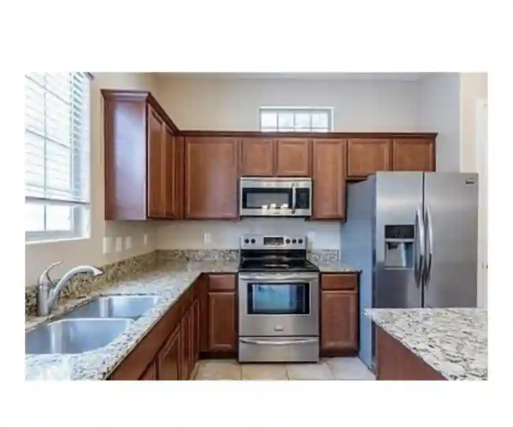 FULLY FURNISHED SUBLEASE- JUNE-SEPT