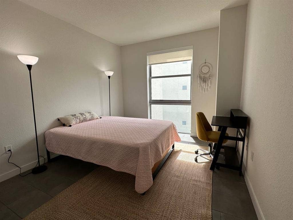 1 bedroom + private bathroom