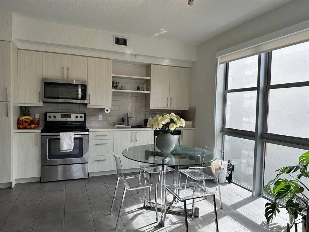 1 bedroom + private bathroom