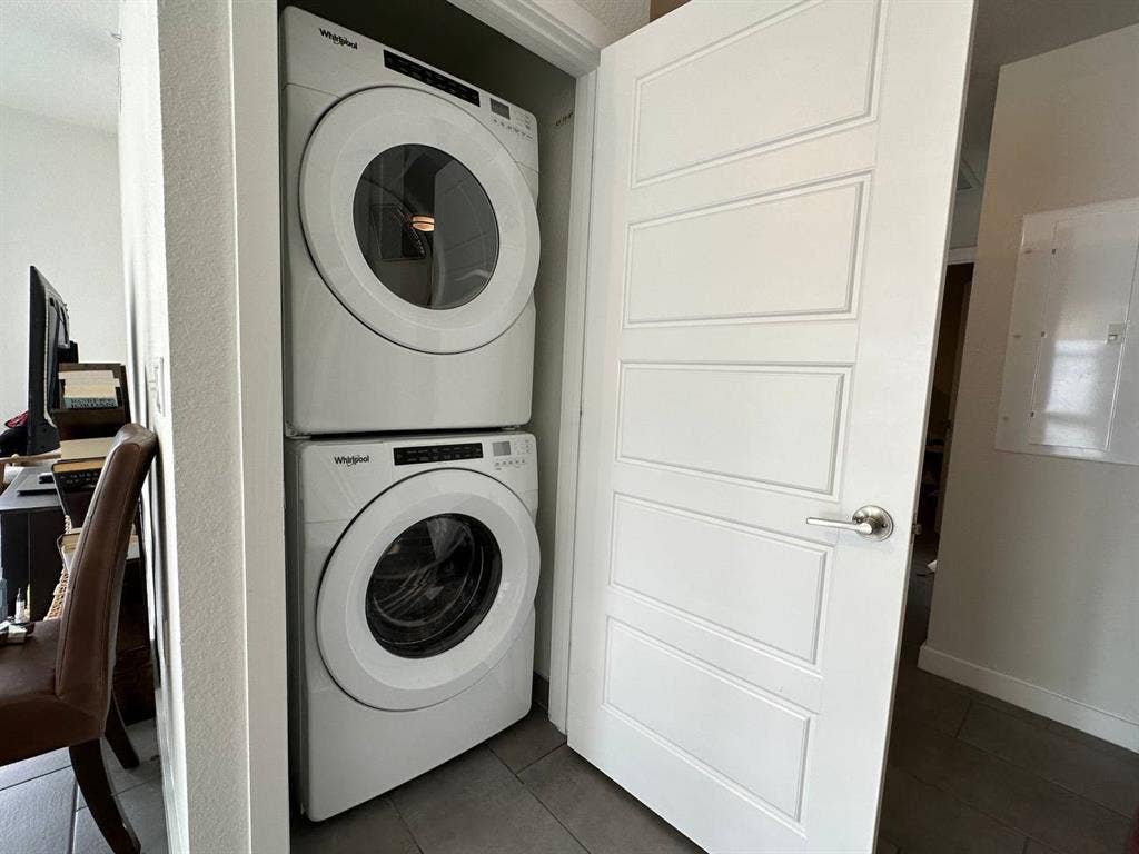 1 bedroom + private bathroom