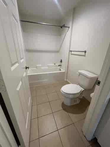 Extra room & bathroom at the Paseos