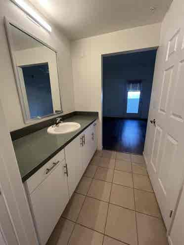 Extra room & bathroom at the Paseos