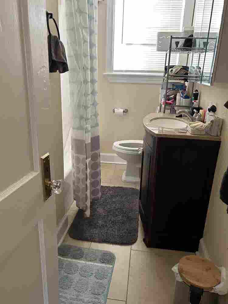 ISO 2 Female Roommates