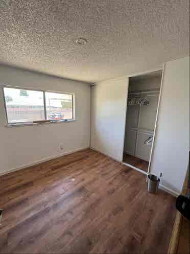 Room for rent in Orange home