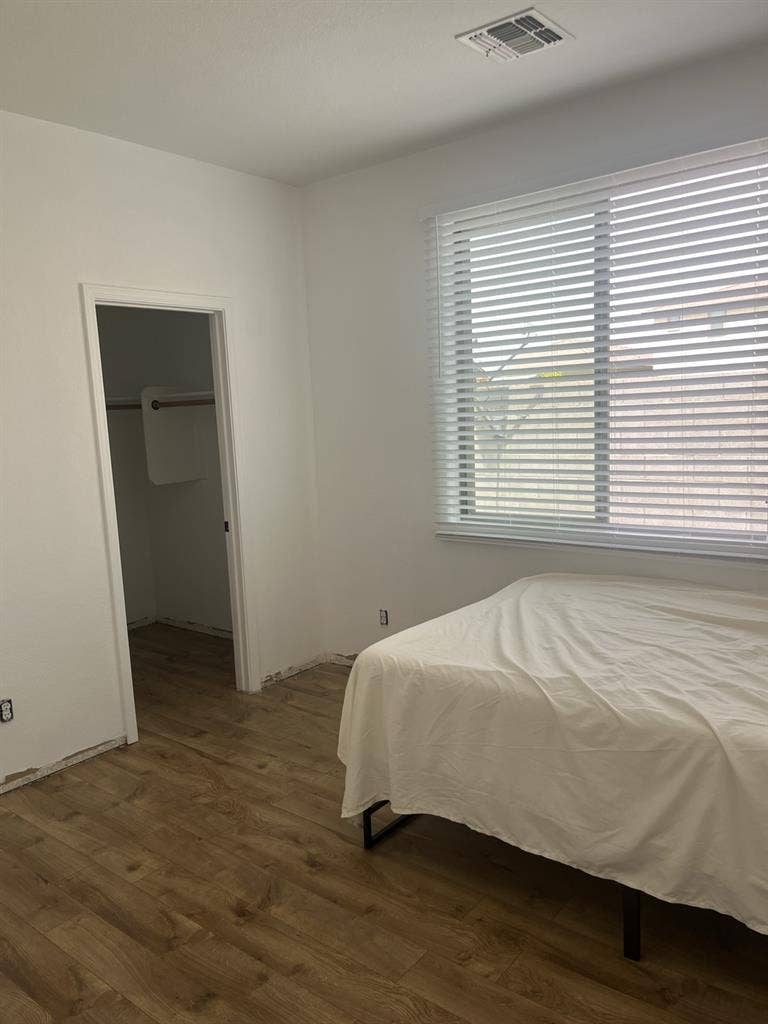 Looking for Roommate!