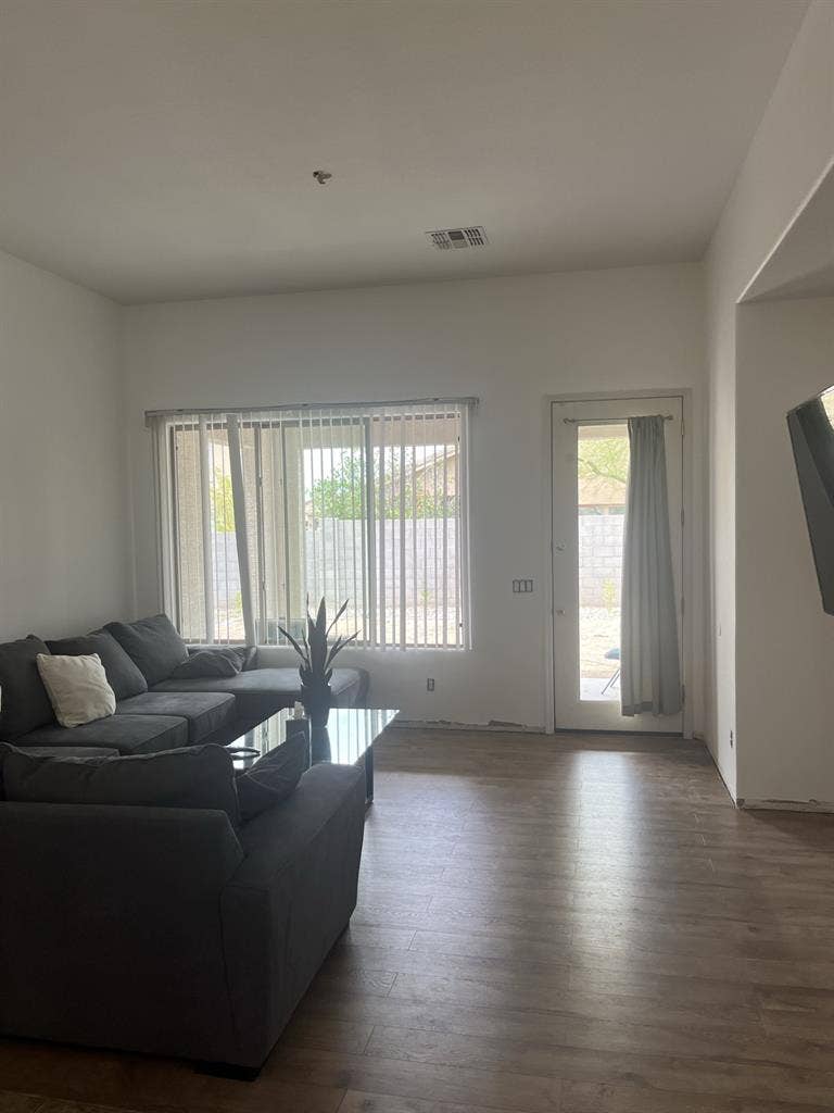 Looking for Roommate!