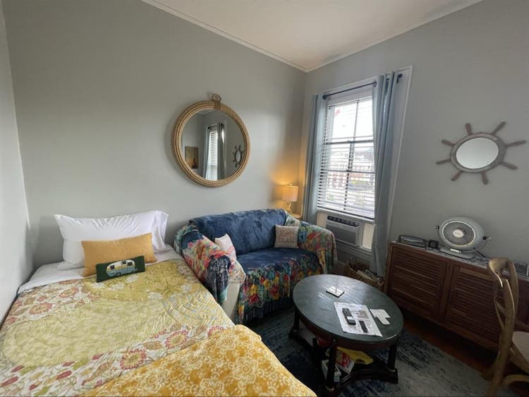 Gorgeous suite near BIW in Bath, ME