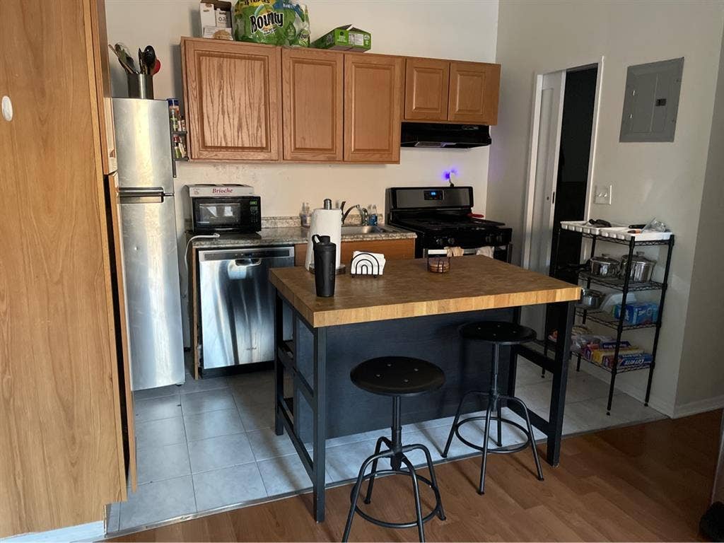 BEDROOM AVAILABLE IN THE UWS