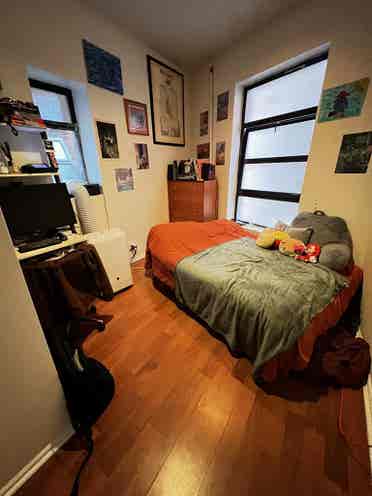 BEDROOM AVAILABLE IN THE UWS