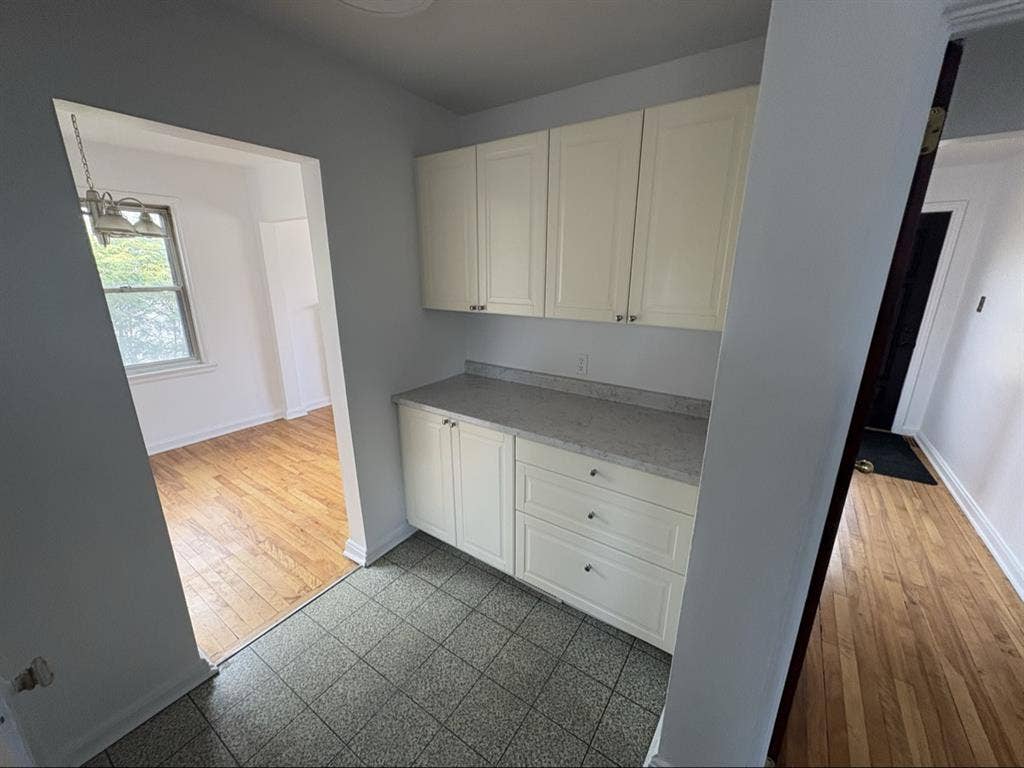 *Female Only* Private bed and bath