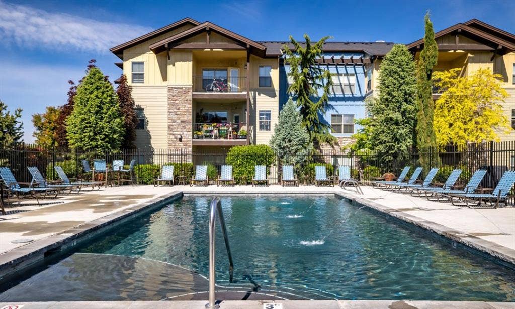 Looking for a roommate!