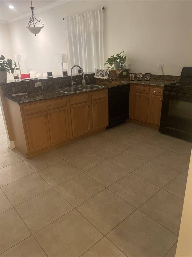 4 bedroom in nice neighborhood