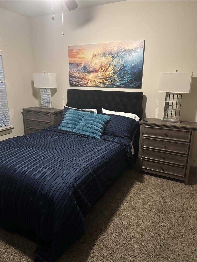 Large room w/priv. bath, Luxury Apt