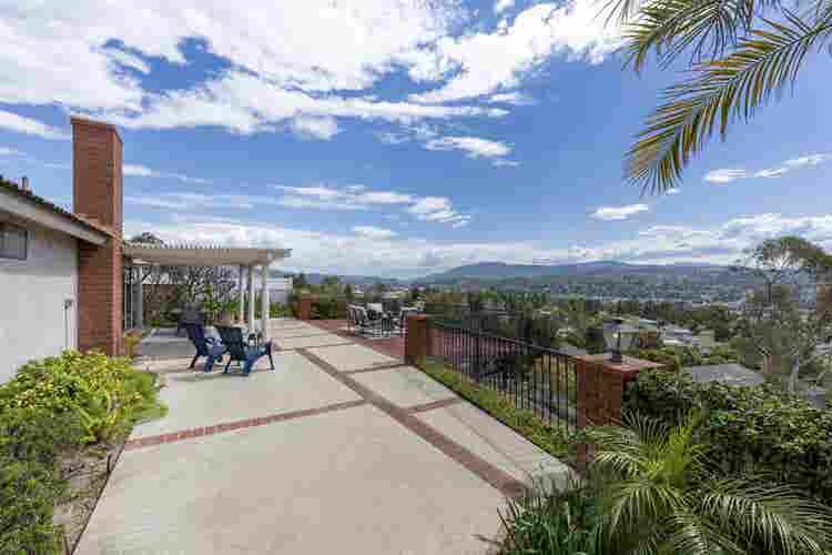 Quiet Yorba Linda
!  Amazing View!!