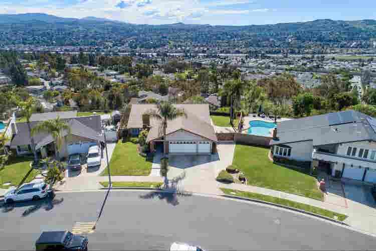 Quiet Yorba Linda
!  Amazing View!!