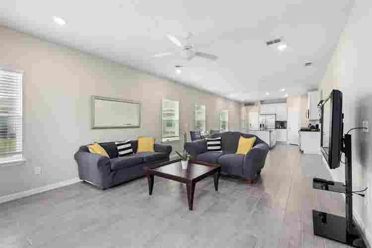Beautiful Home, looking for roomate