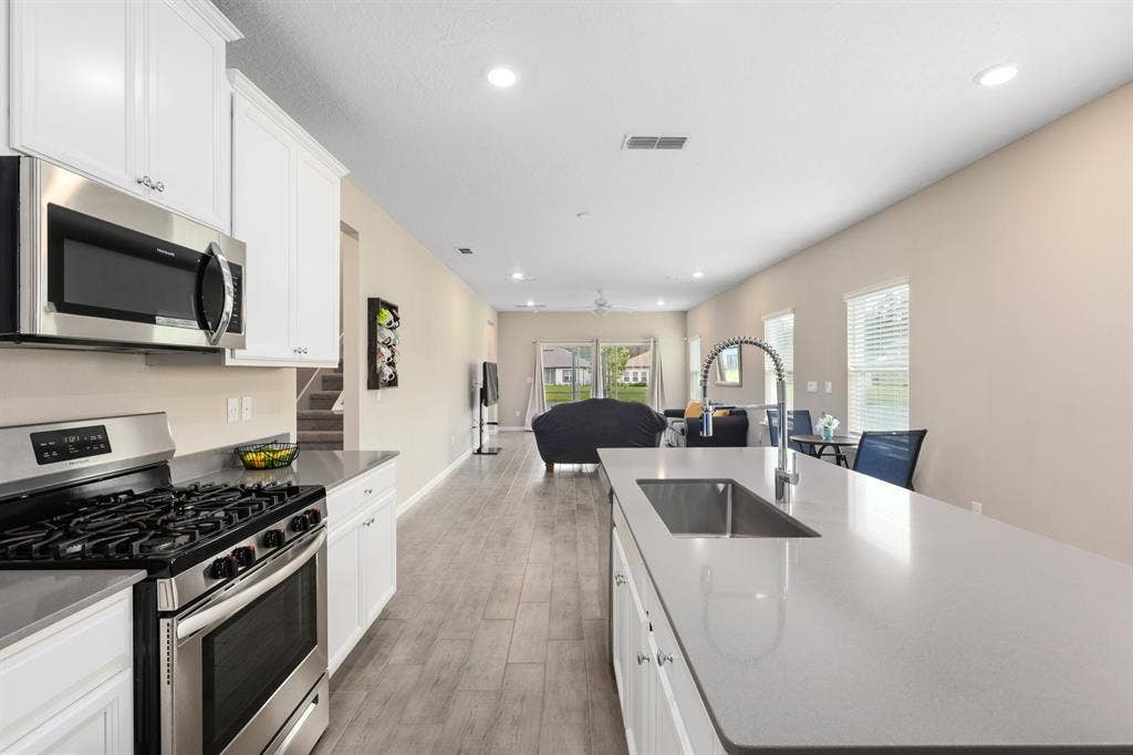 Beautiful Home, looking for roomate