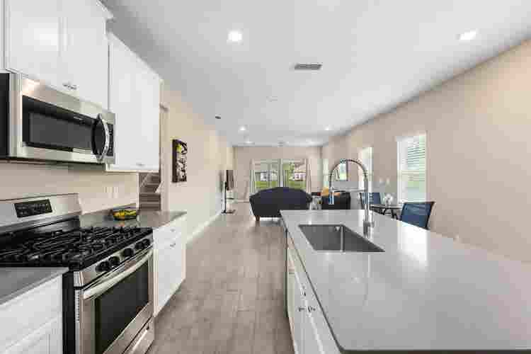 Beautiful Home, looking for roomate