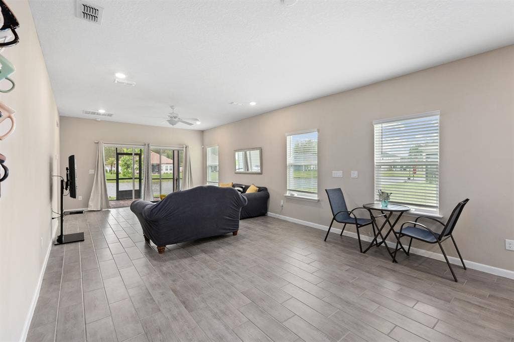 Beautiful Home, looking for roomate