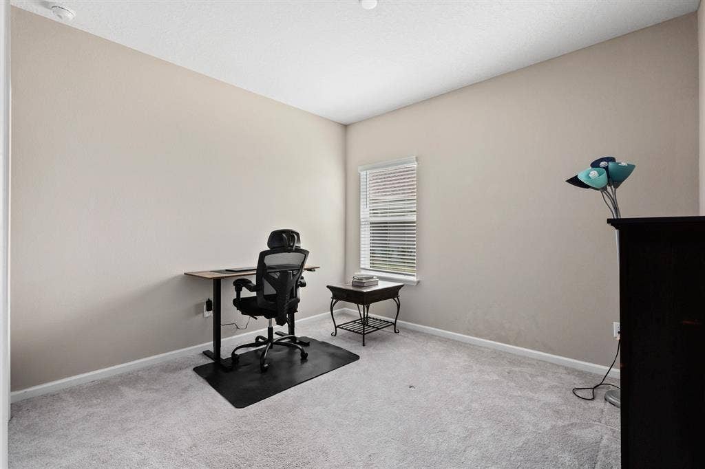 Beautiful Home, looking for roomate