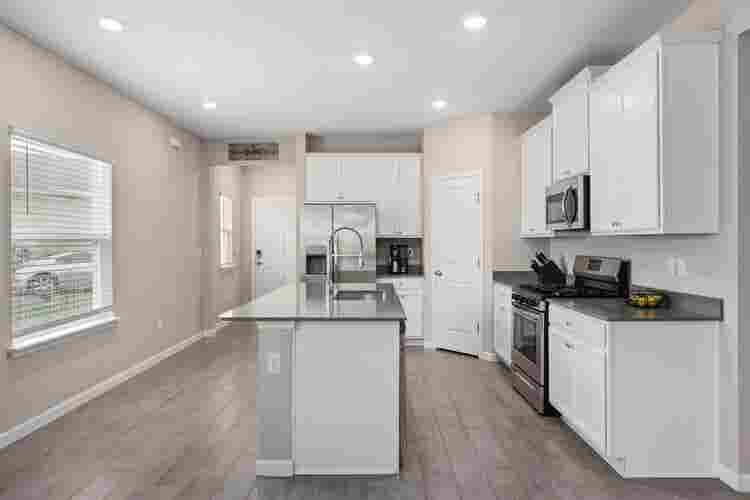 Beautiful Home, looking for roomate