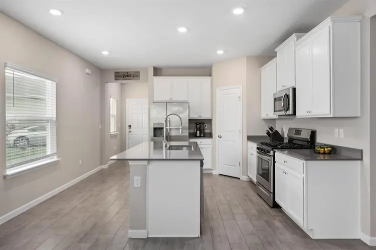 Beautiful Home, looking for roomate