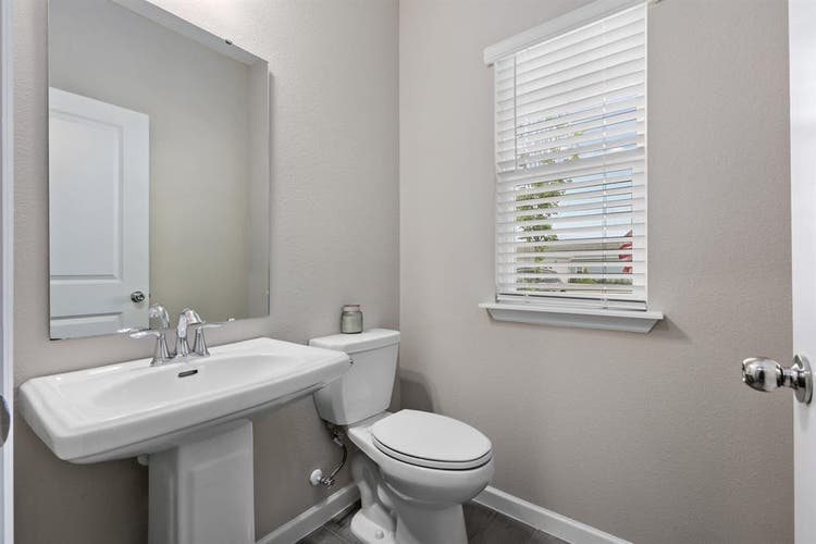 Beautiful Home, looking for roomate