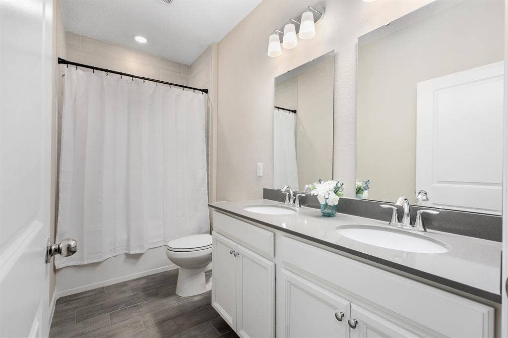 Beautiful Home, looking for roomate