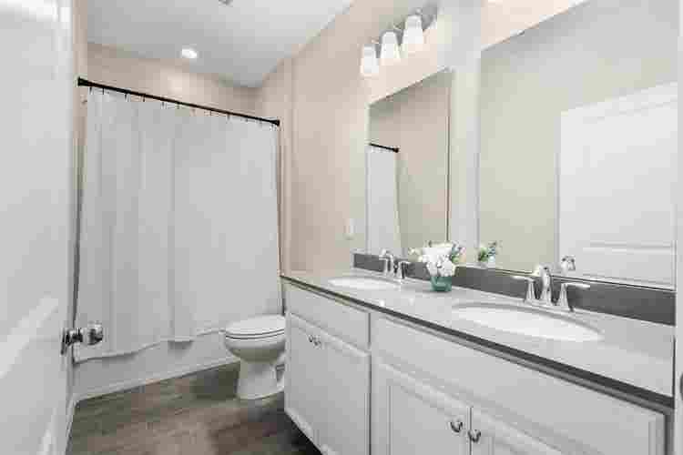 Beautiful Home, looking for roomate