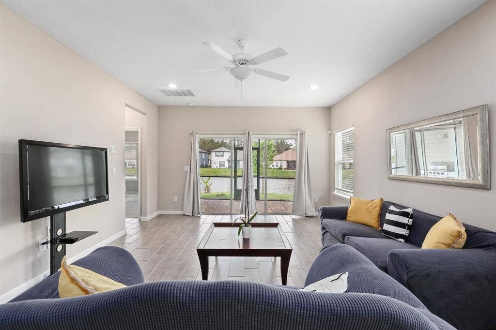 Beautiful Home, looking for roomate