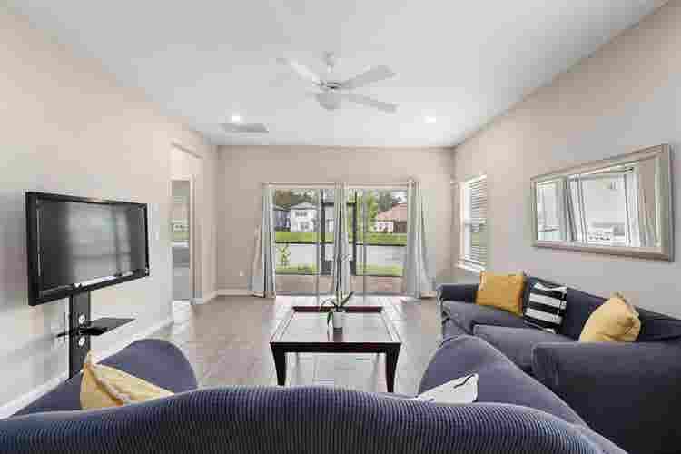 Beautiful Home, looking for roomate