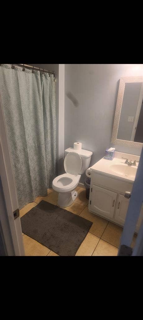 Looking for a roommate 😃