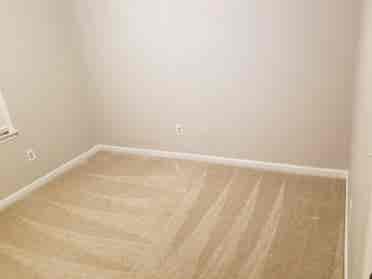 Looking for a roommate 😃